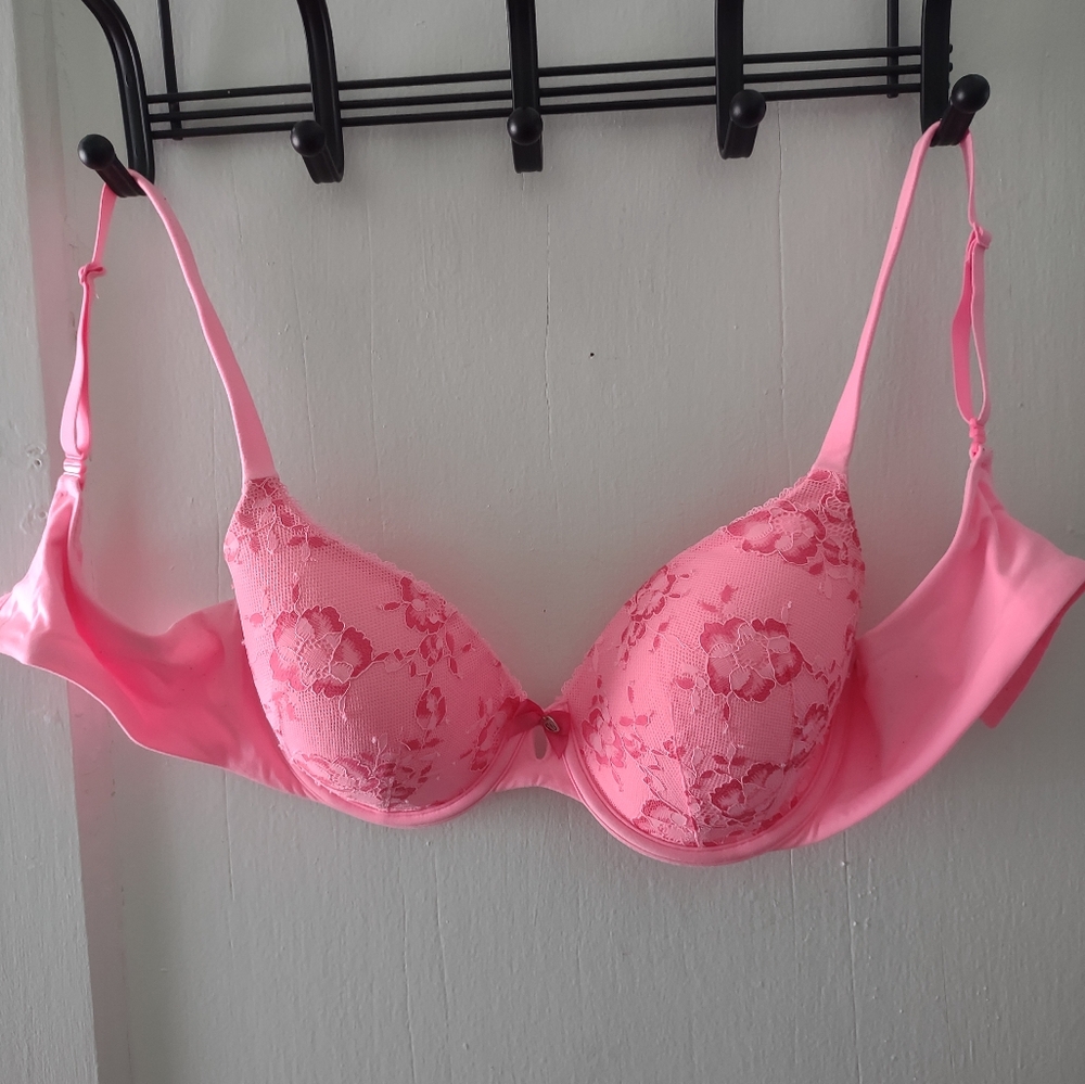 3 Victoria's Secret 36C - Picture 4 of 9